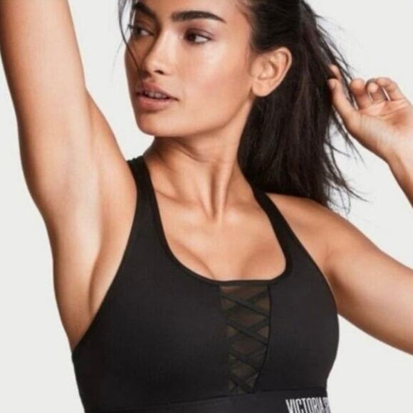 VS Victoria's Secret Black The Player Racerback Sports Bra Size Medium - Picture 1 of 6